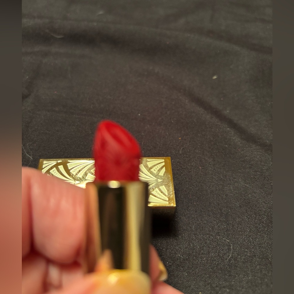 ESTEE LAUDER LTD ED RED VELVET LIPSTICK NEW FRESH